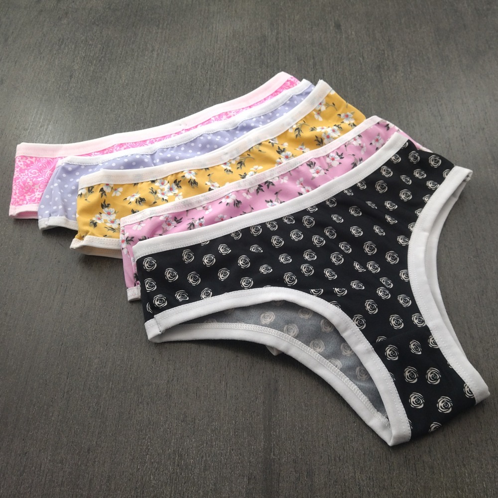 Calcinha em Microfibra Estampada Vi�s Branco/Estampas Variadas