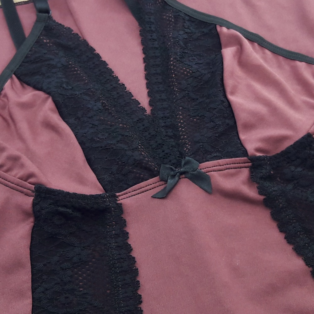 Camisola Yasmim em Microfibra de Polister e Renda Vinho/ Preto