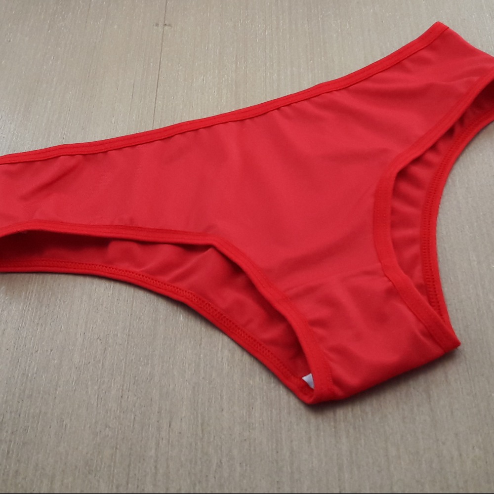 Calcinha Bsica em Microfibra de Polister Vermelho
