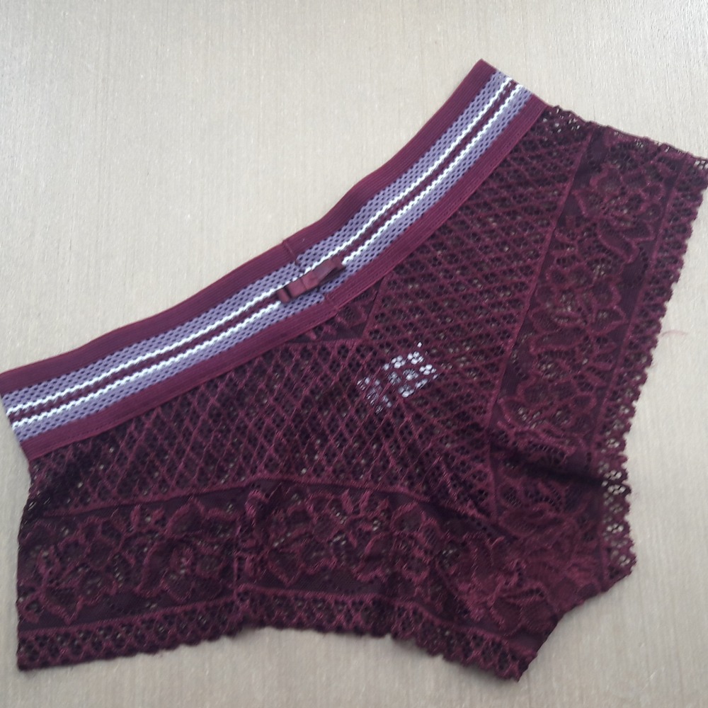 Calcinha Rendada Paola Vinho