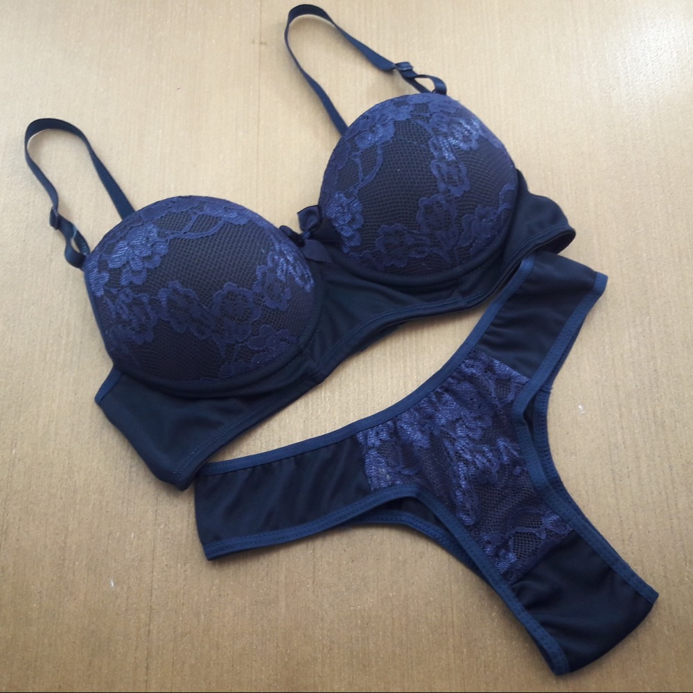 Conjunto com Bojo e Arco em Renda e Tecido Azul Marinho Conjunto com Bojo e Arco em Renda e Tecido Azul Marinho