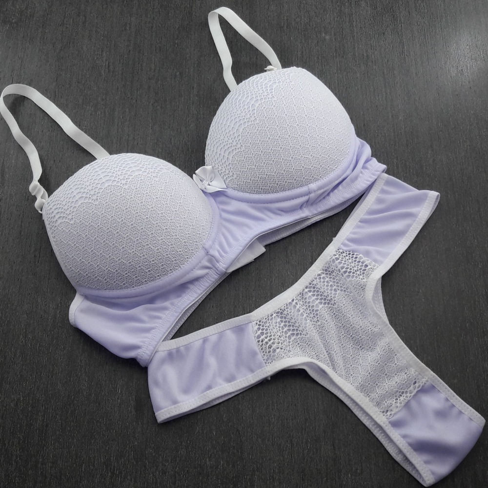 Conjunto com Bojo e Arco em Renda e Tecido Lilás/Branco Conjunto com Bojo e Arco em Renda e Tecido Lilás/Branco