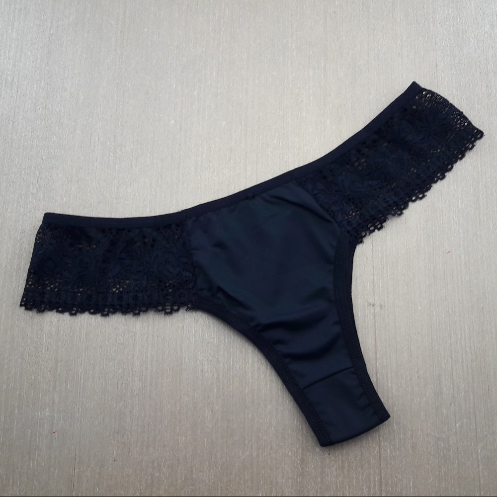 Calcinha com Renda Lateral Preto