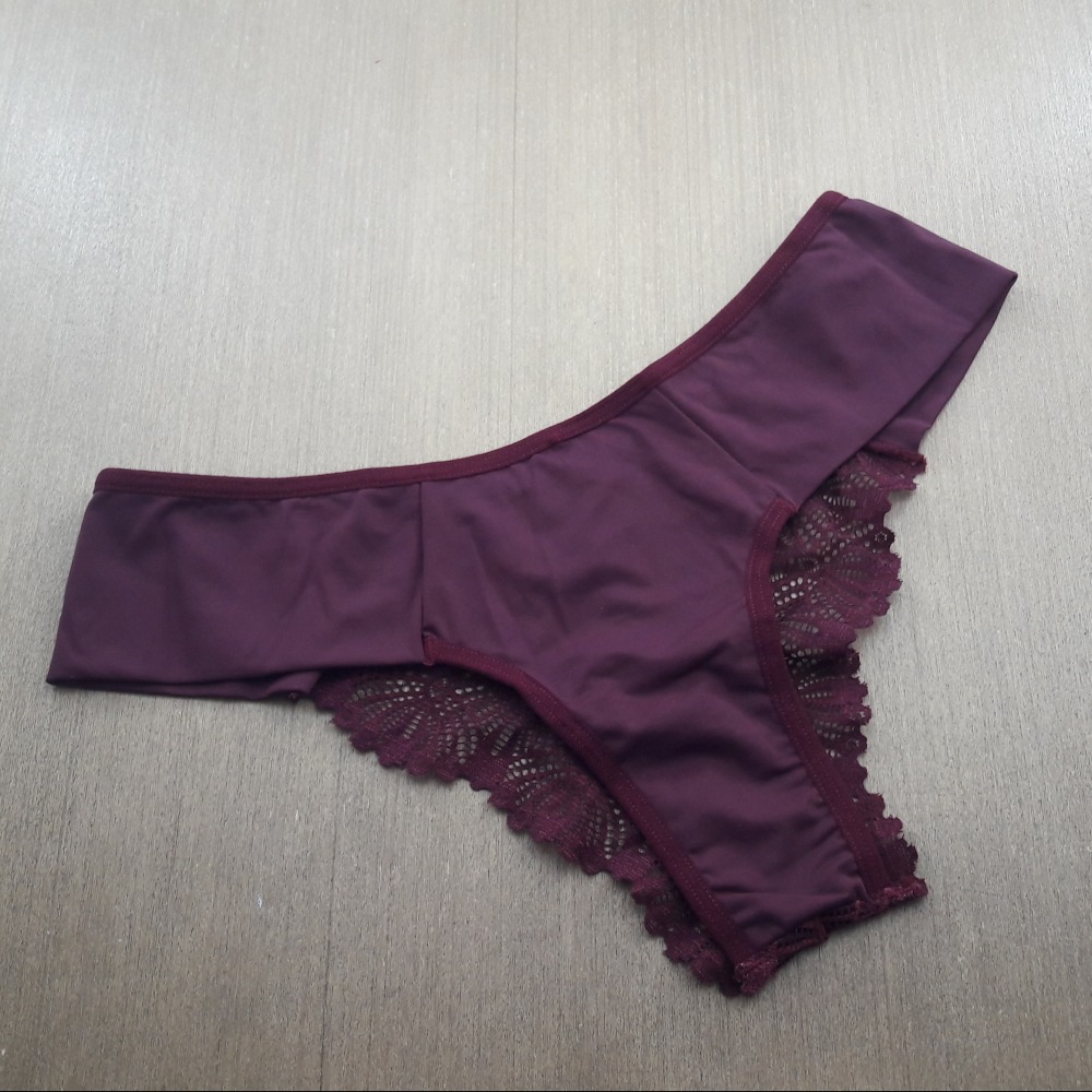 Tanga Lateral Dupla Costas em Renda Vinho