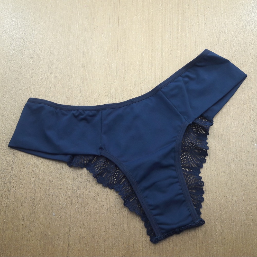 Tanga Lateral Dupla Costas em Renda Azul Marinho