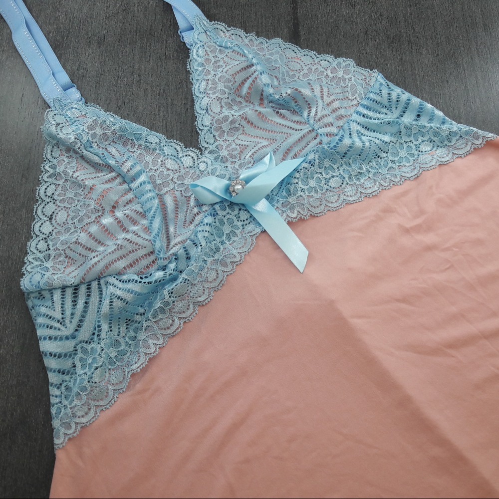 Camisola Sabrina Plus com Renda e Joia Romance/Azul Bebê Camisola Sabrina Plus com Renda e Joia Romance/Azul Bebê