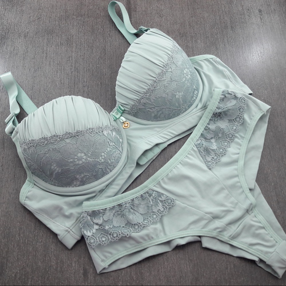 Conjunto Plus Size com Bojo Drapeado e Fio Erva Doce