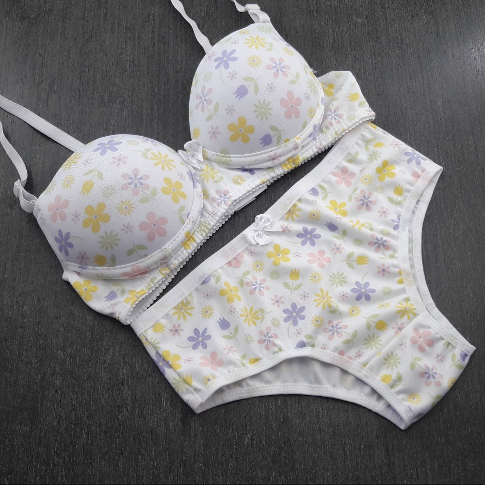 Conjunto Micro Estampada Calcinha Tradicional Branco/Floral Amarelo e Lilás Conjunto Micro Estampada Calcinha Tradicional Branco/Floral Amarelo e Lilás