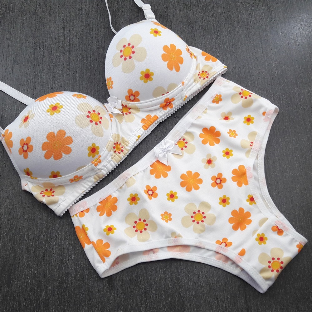 Conjunto Micro Estampada Calcinha Tradicional Branco/ Floral Laranja e Amarelo Conjunto Micro Estampada Calcinha Tradicional Branco/ Floral Laranja e Amarelo