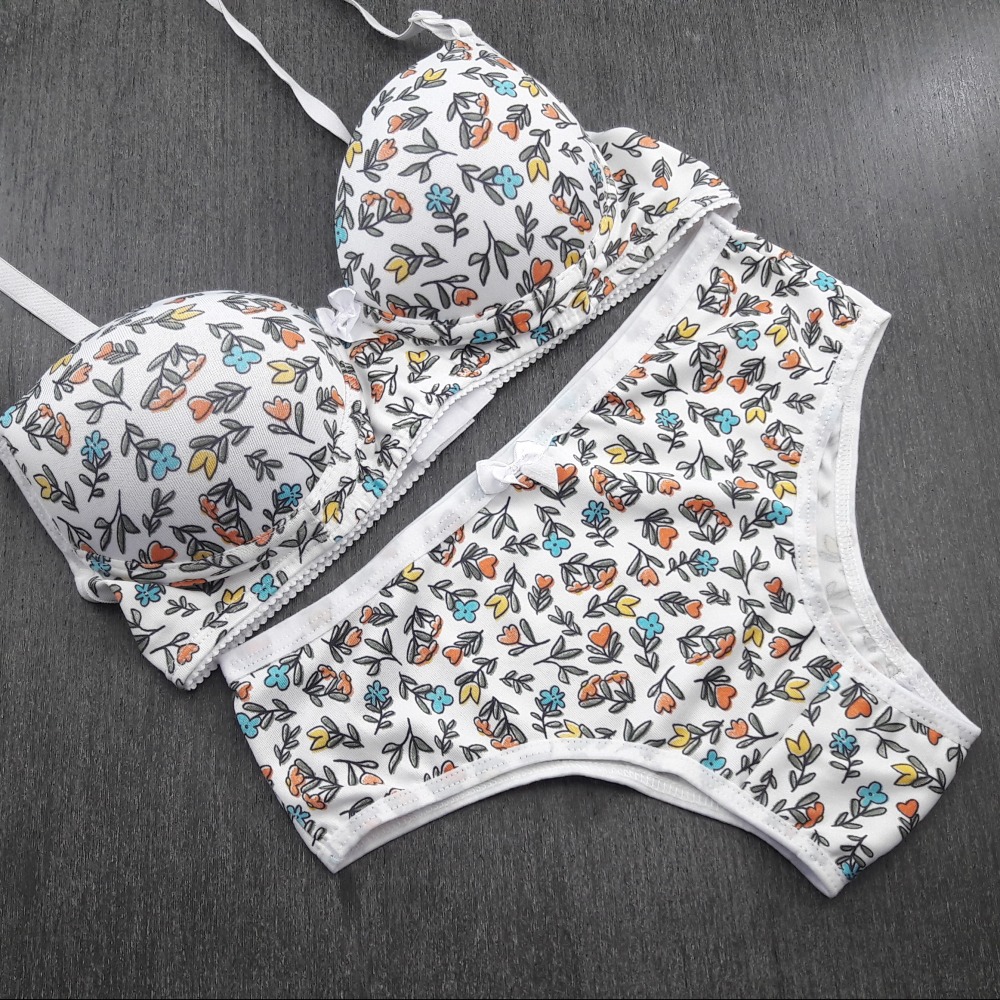 Conjunto Micro Estampada Calcinha Tradicional Branco/Floral Verde e Terra Conjunto Micro Estampada Calcinha Tradicional Branco/Floral Verde e Terra