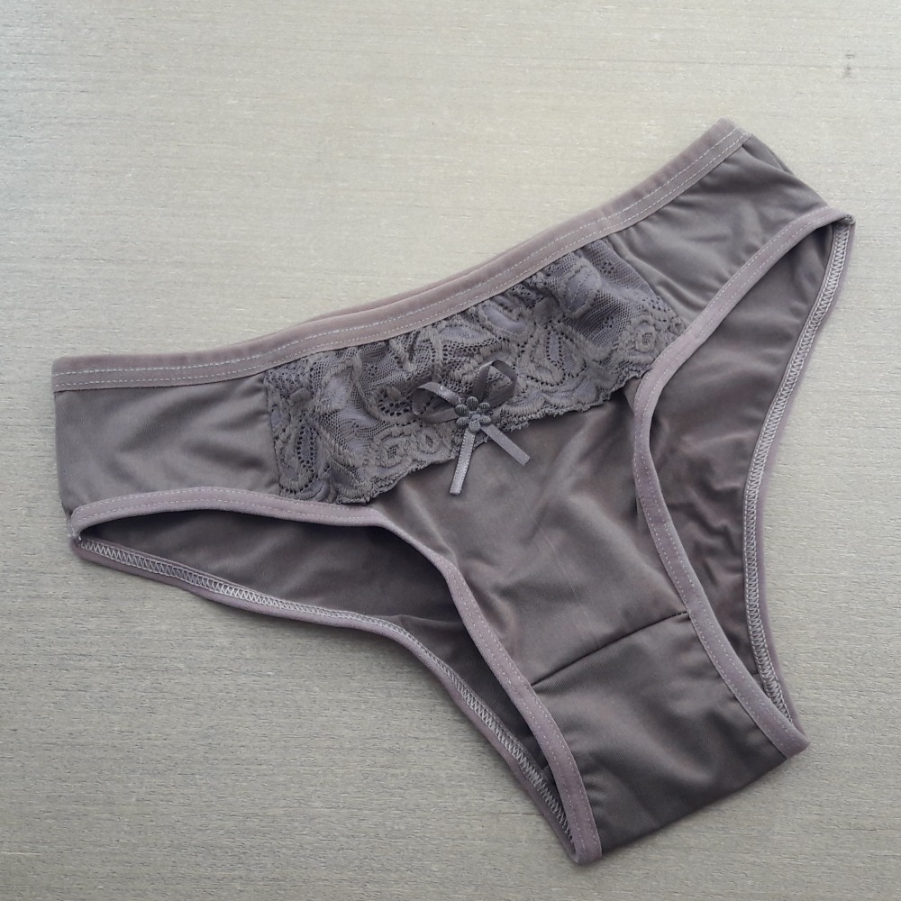 Calcinha Lisa Com Renda e Lao Analice Castanho