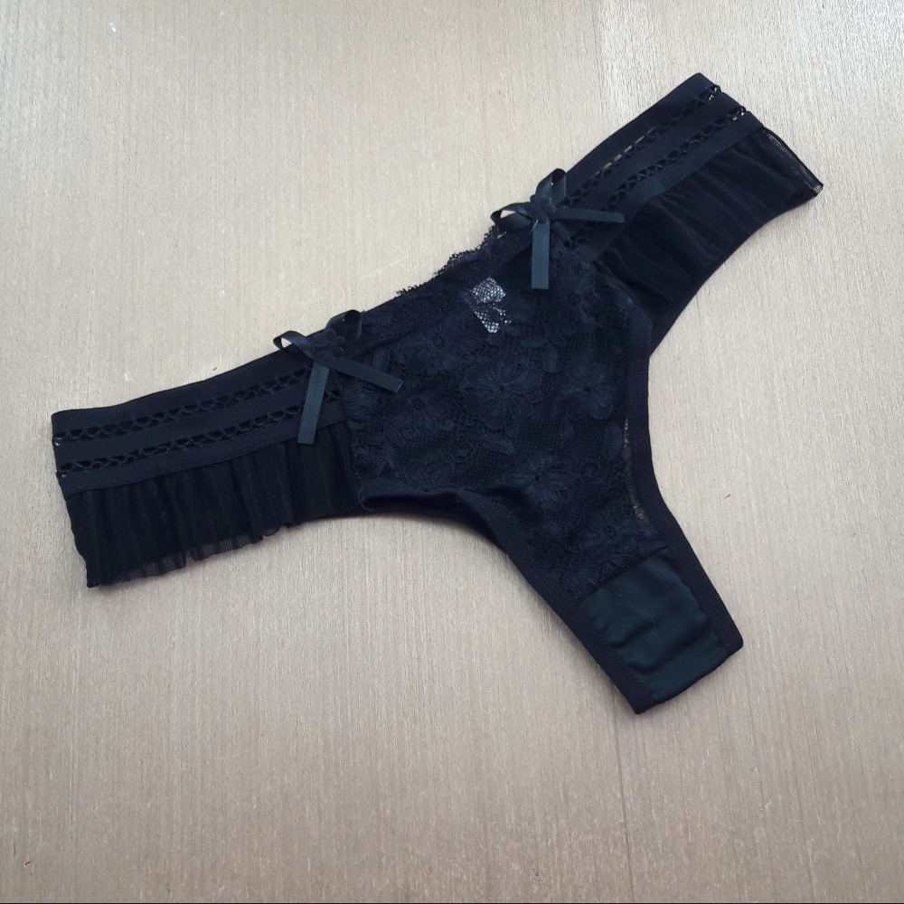 Tanga Fio Renda Frontal Preto
