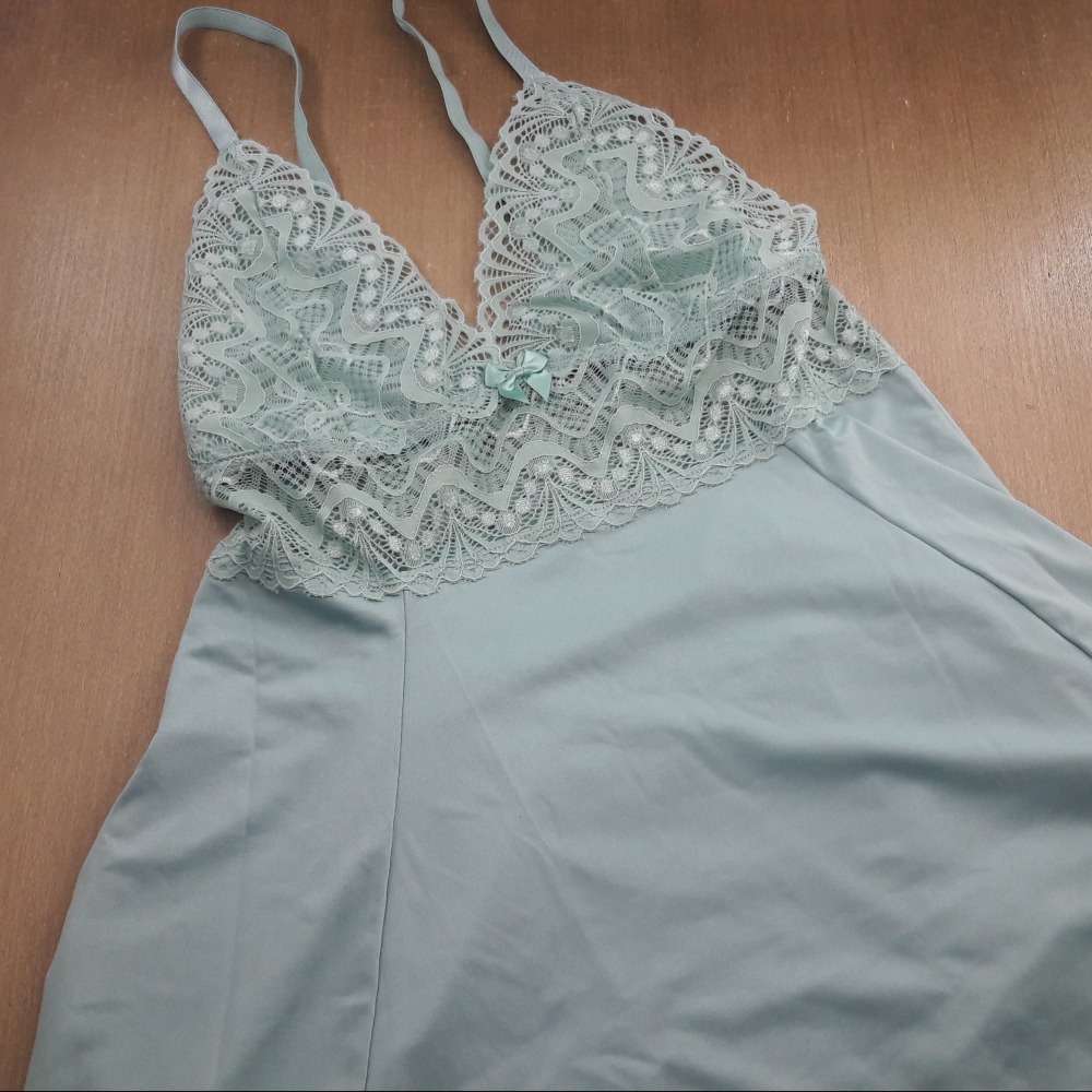 Camisola Rodada com Detalhes em Renda Erva Doce