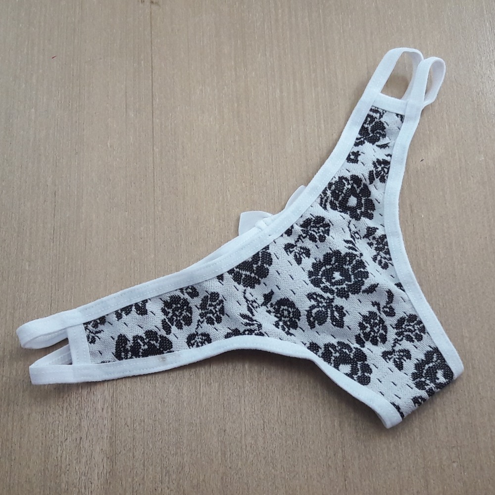 Tanga Fio Floral Branco