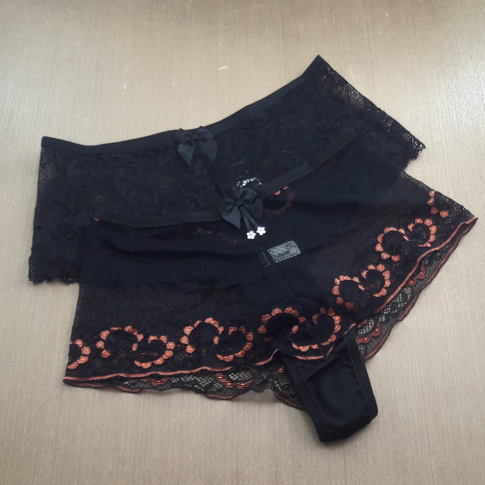 Calcinha Lyllys em Renda Preto