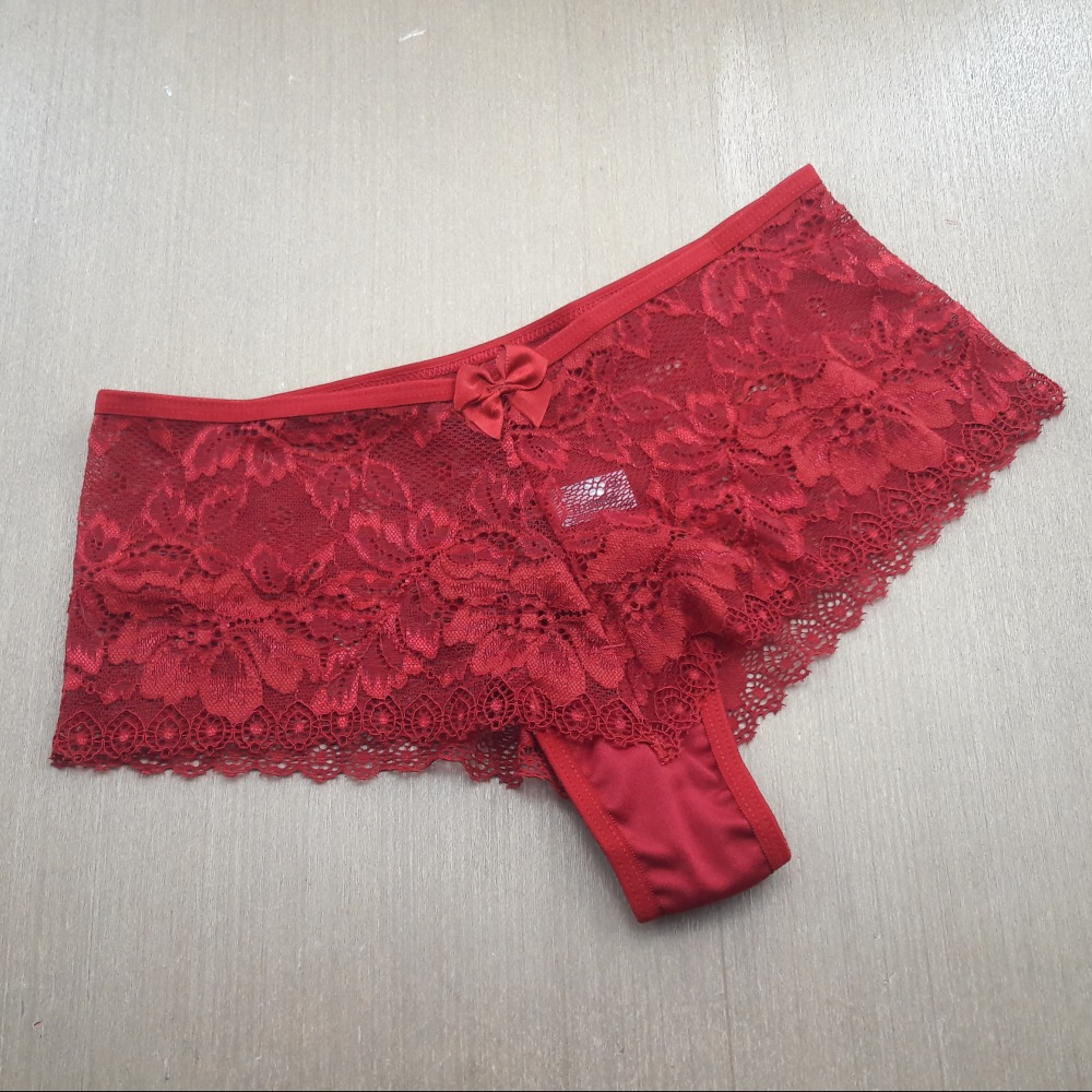 Calcinha Lyllys em Renda Rubi