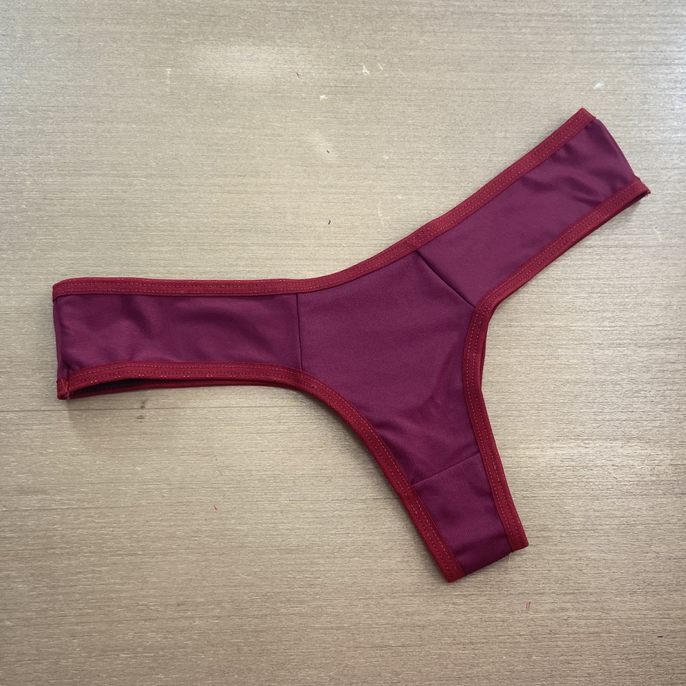 Tanga Bsica em Polister Vinho