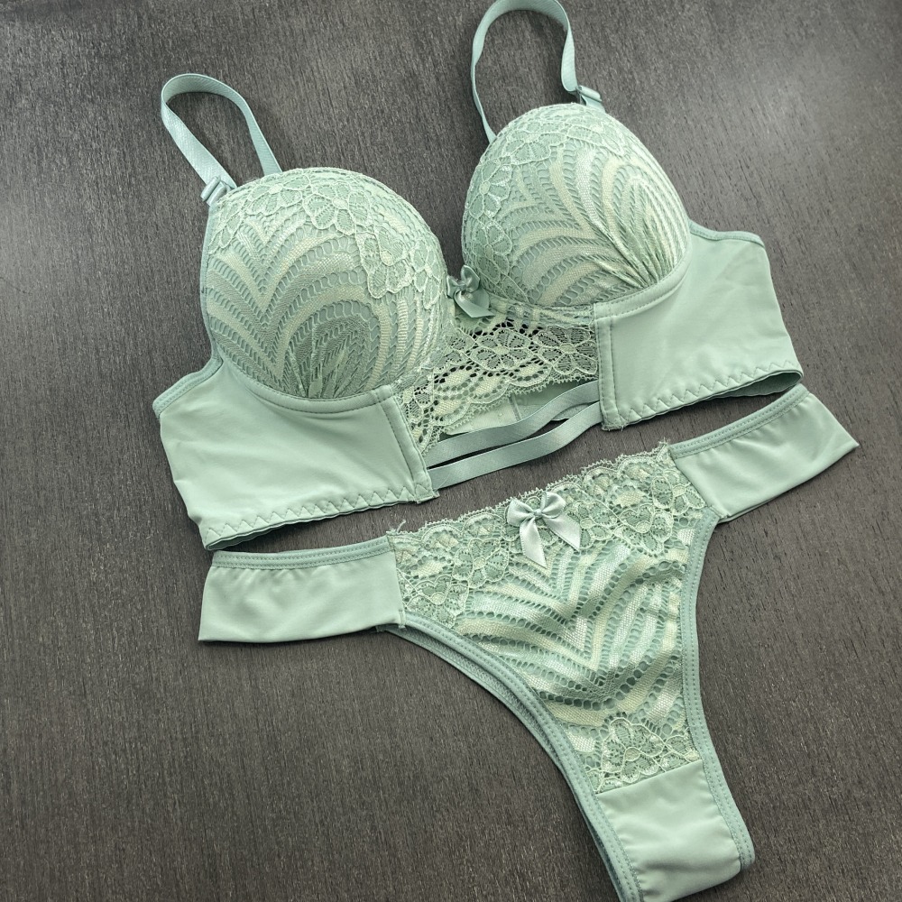 Conjunto com Bojo e Renda Erva Doce