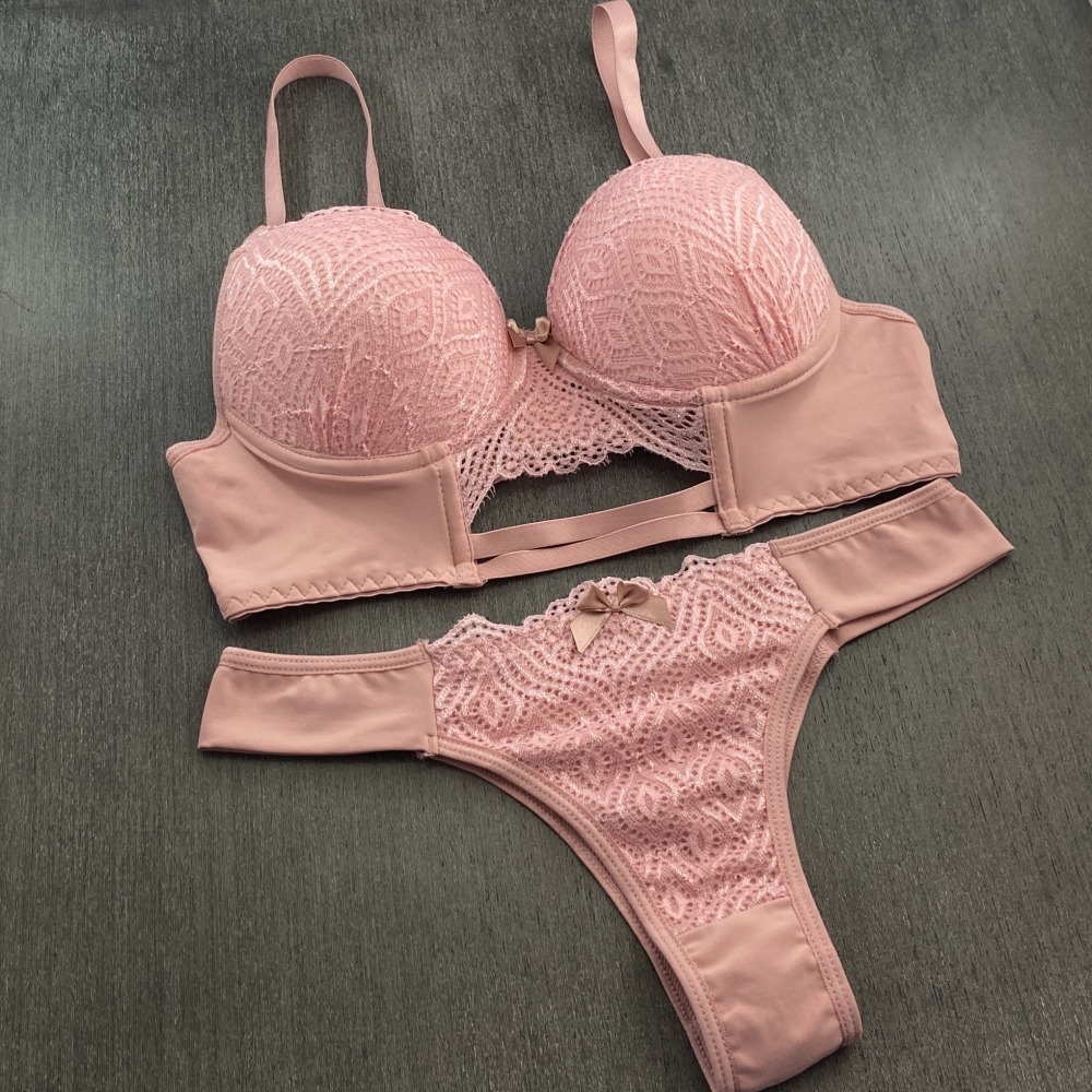 Conjunto com Bojo e Renda Romance