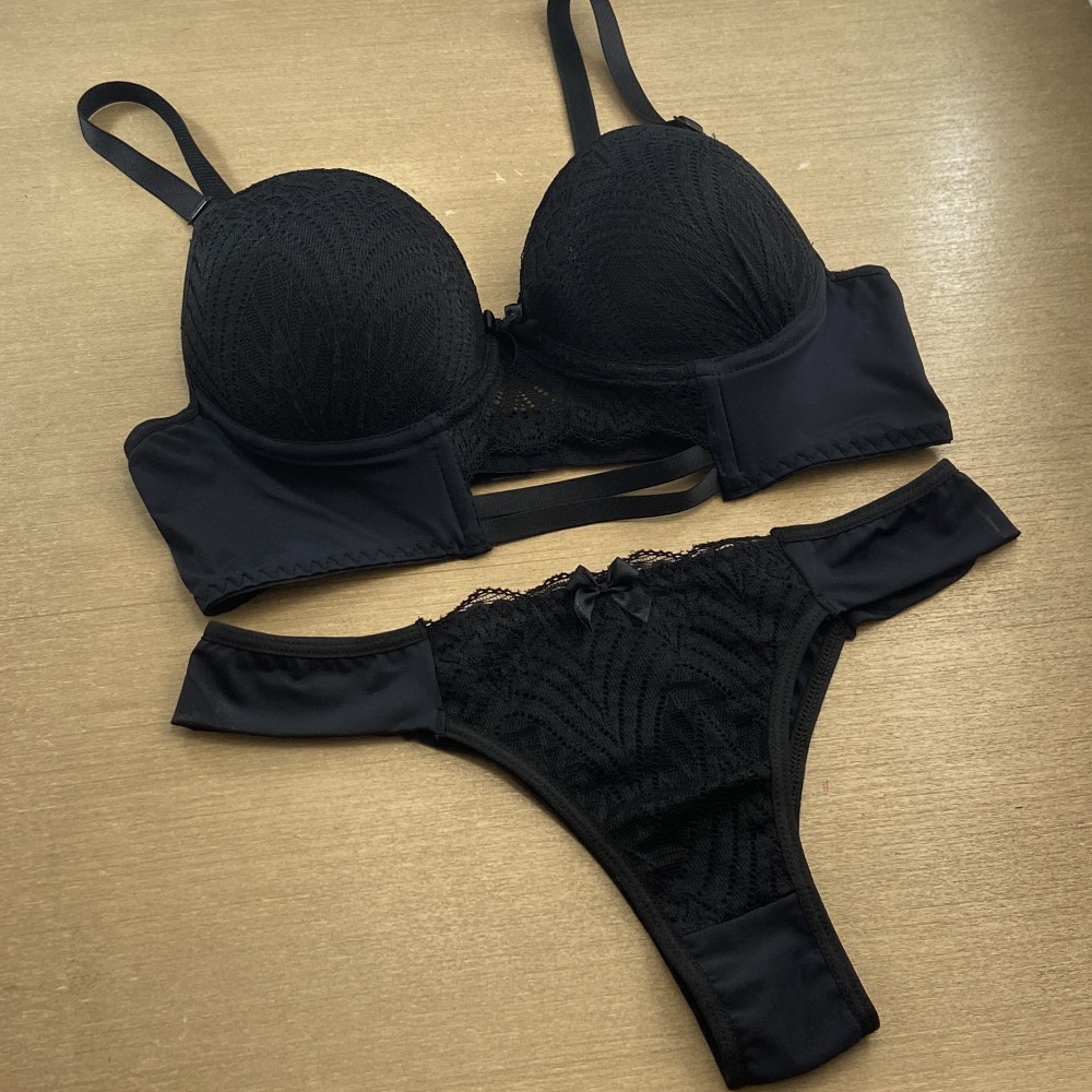 Conjunto com Bojo e Renda Preto