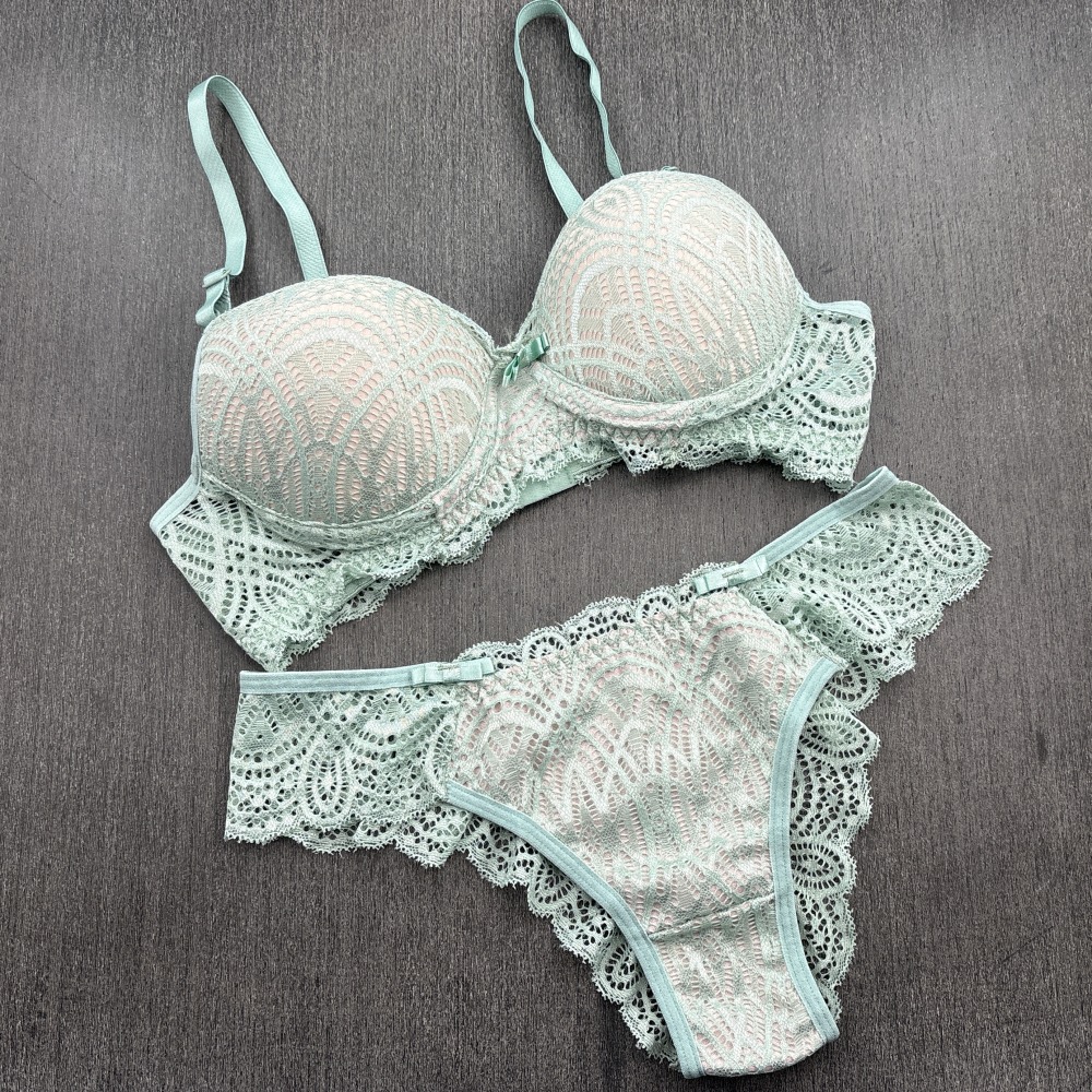 Conjunto com Bojo em Renda Erva Doce