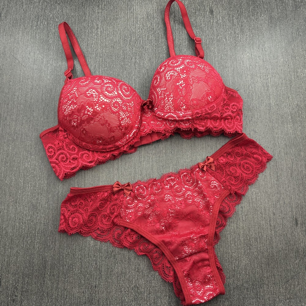 Conjunto com Bojo em Renda Rubi