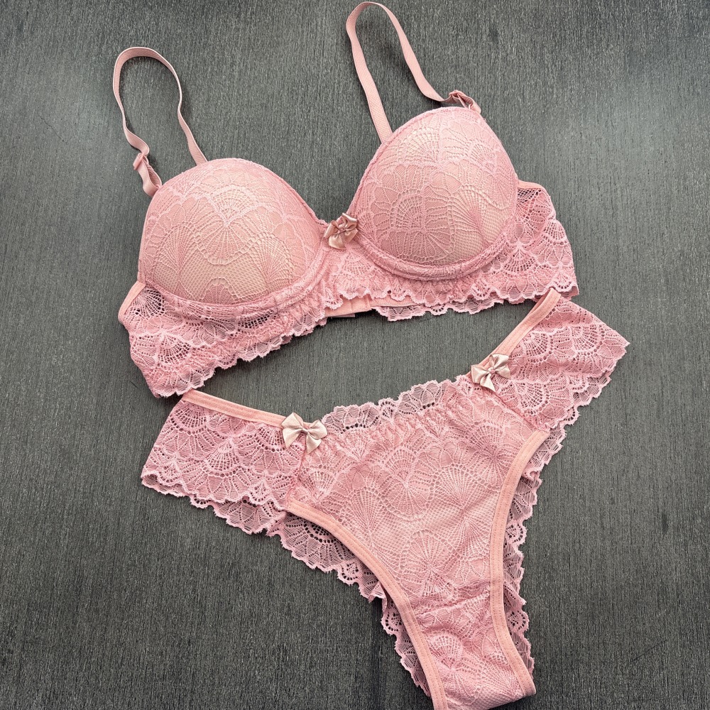 Conjunto com Bojo em Renda Romance