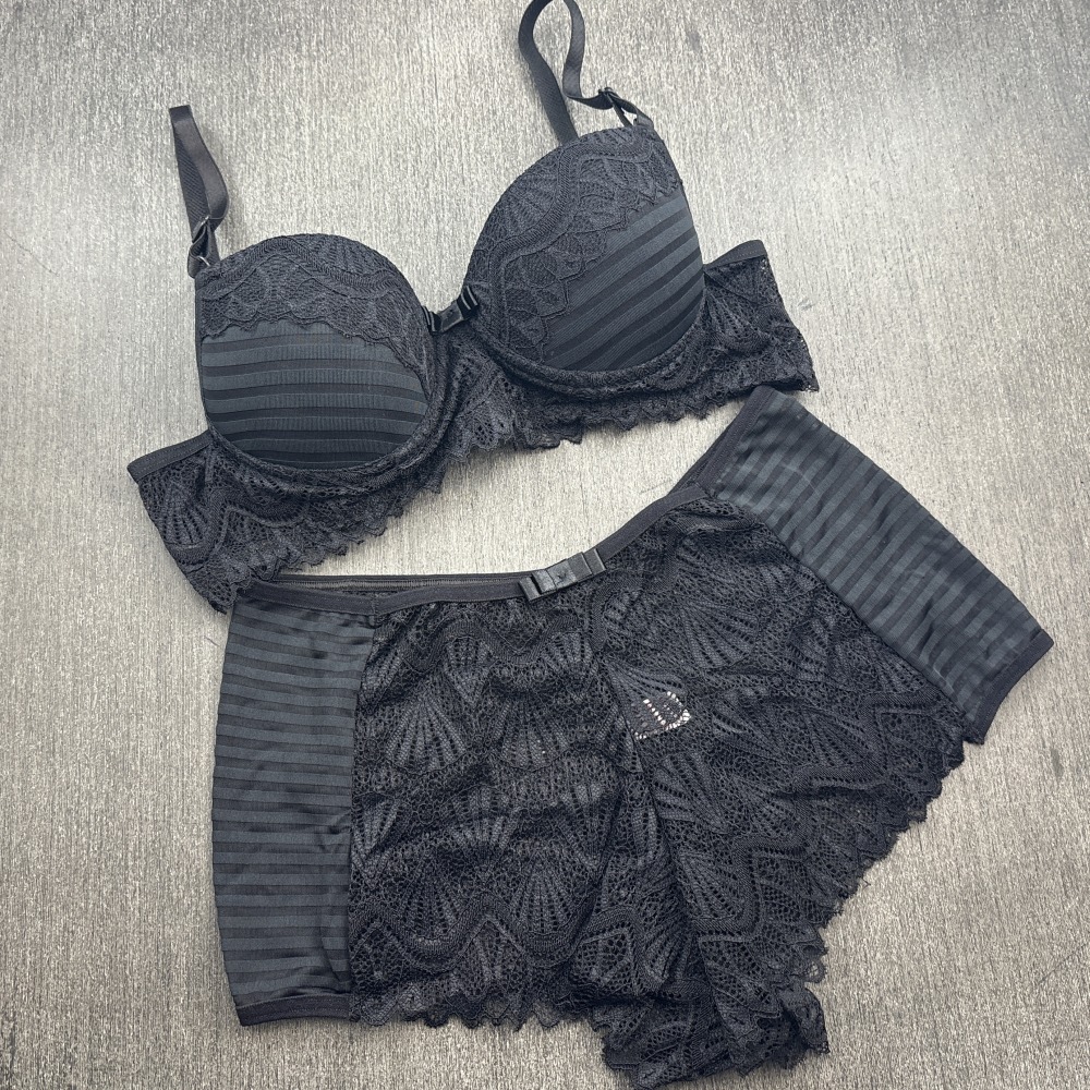 Conjunto Caleon com Bojo e Renda Preto