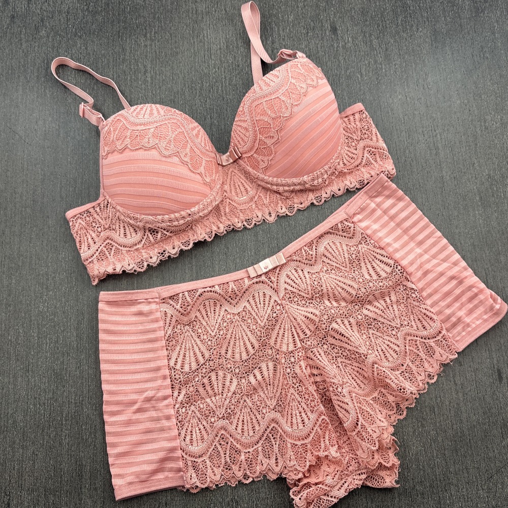 Conjunto Caleon com Bojo e Renda Romance