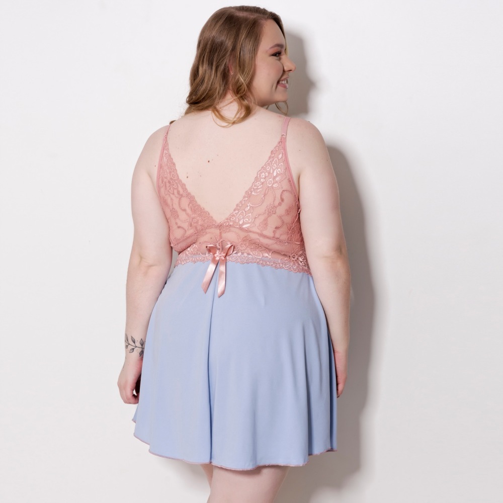 Camisola Sabrina Plus com Renda e Joia 