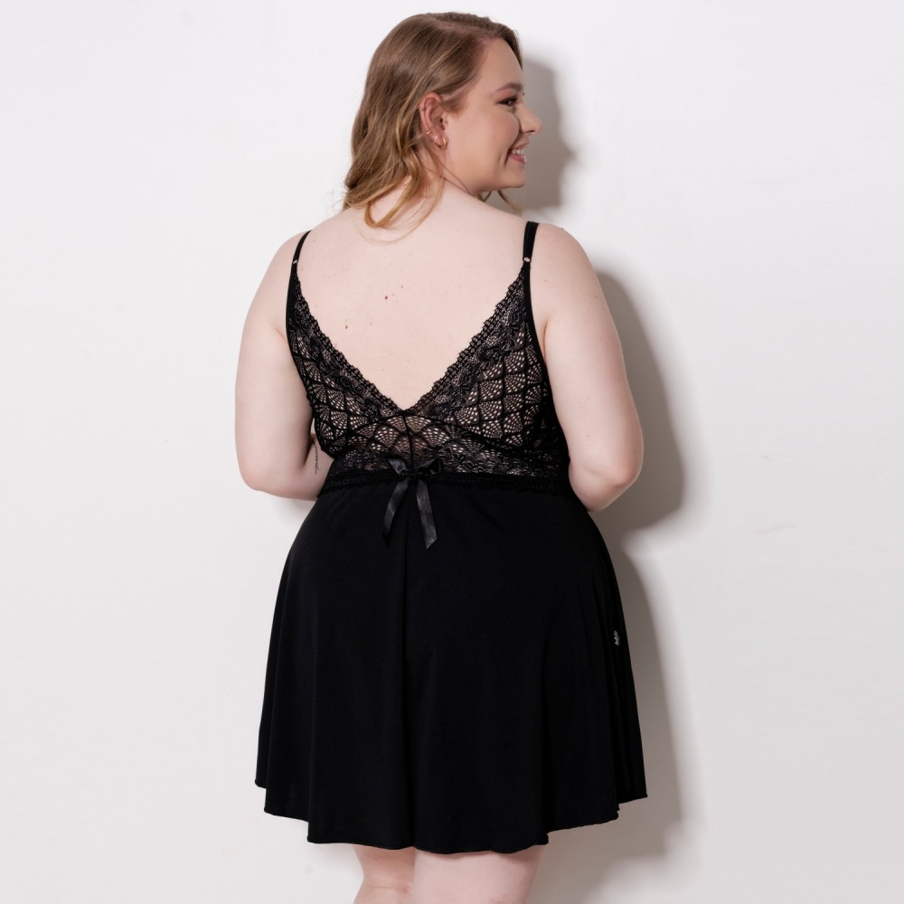 Camisola Sabrina Plus com Renda e Joia 