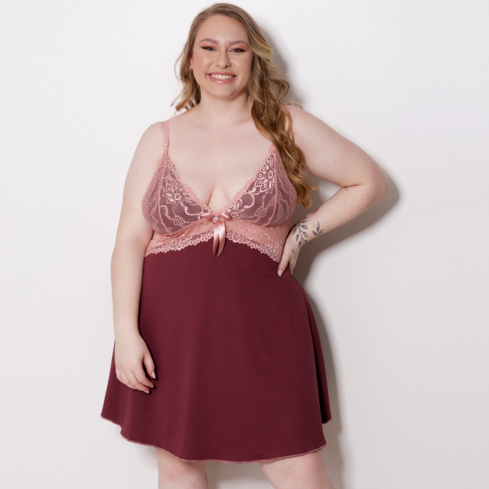 Camisola Sabrina Plus com Renda e Joia 