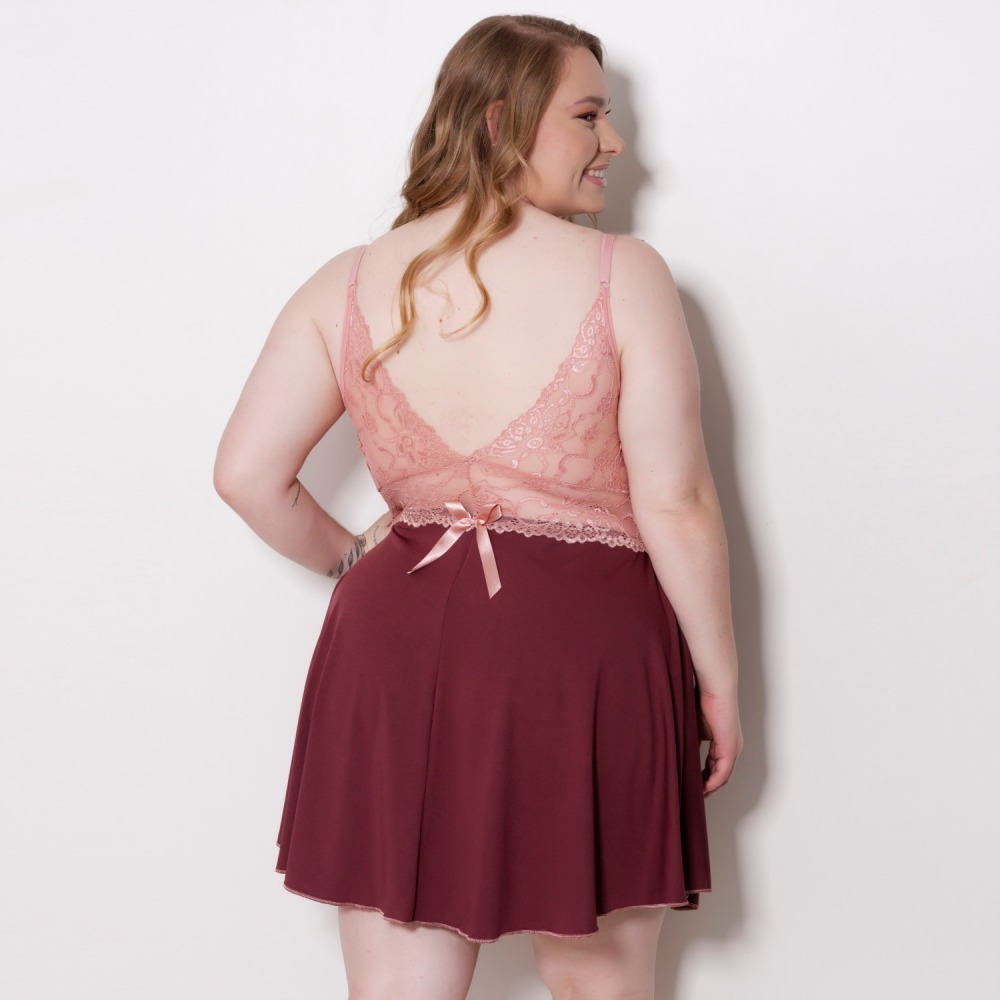 Camisola Sabrina Plus com Renda e Joia 