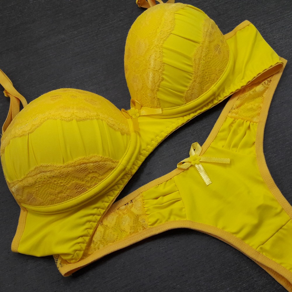 Conjunto Drapeado Detalhes em Renda