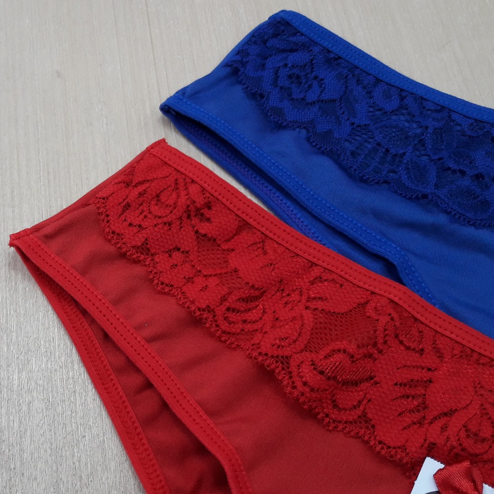 Calcinha em Poliamida com Detalhe em Renda e Lao