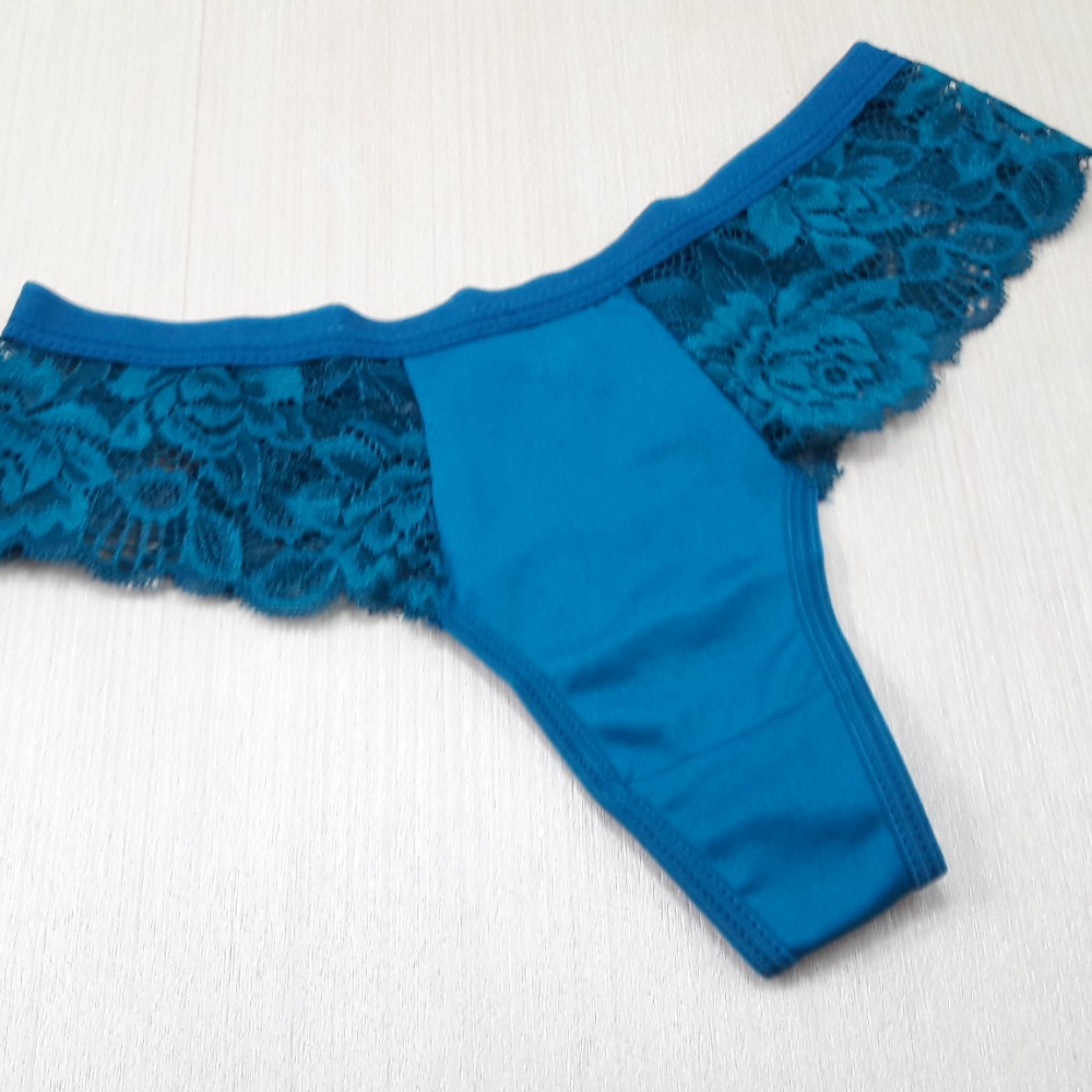 Tanga em Poliamida com Detalhes em Renda e Lao em Cetim