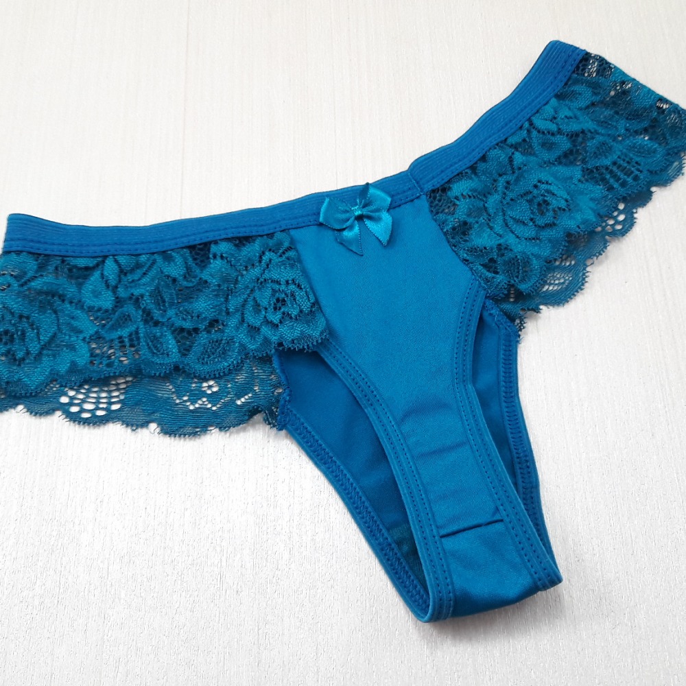 Tanga em Poliamida com Detalhes em Renda e Lao em Cetim