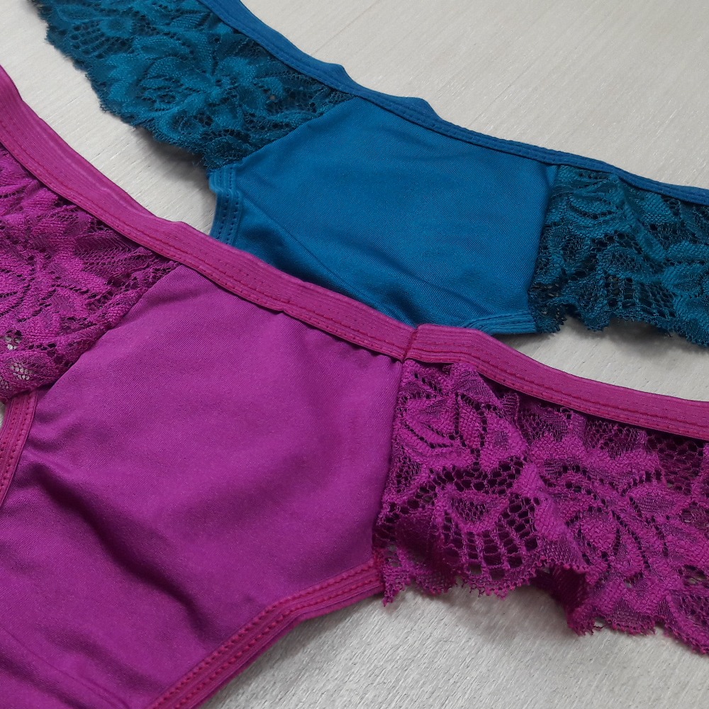 Tanga em Poliamida com Detalhes em Renda e Lao em Cetim