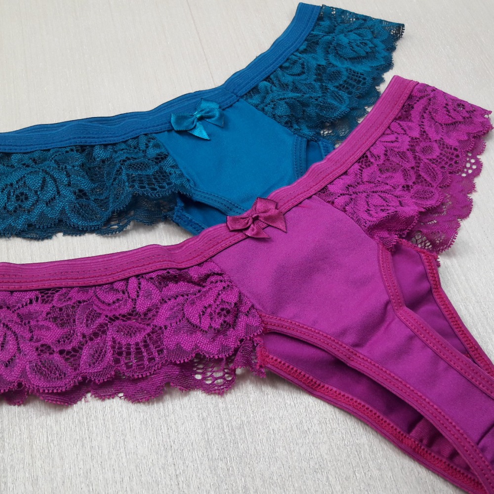 Tanga em Poliamida com Detalhes em Renda e Lao em Cetim