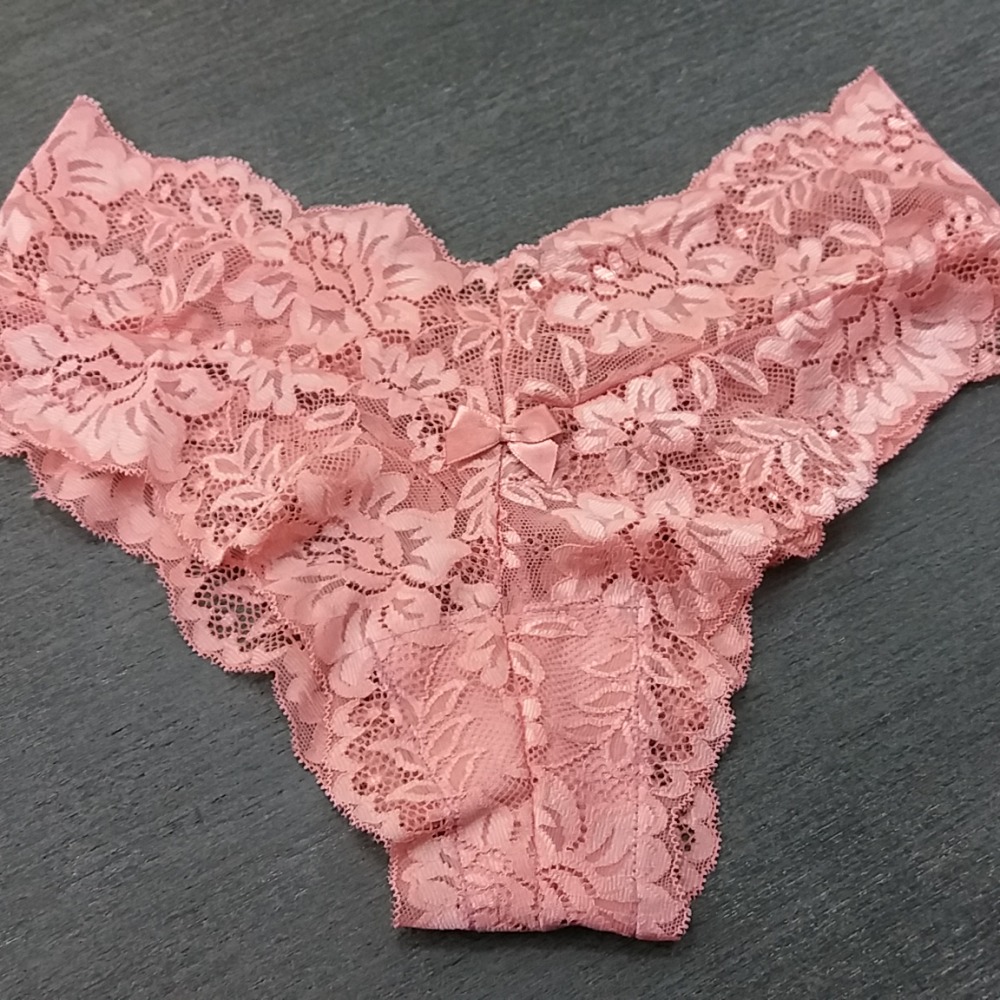 Tanga em Poliamida e Renda