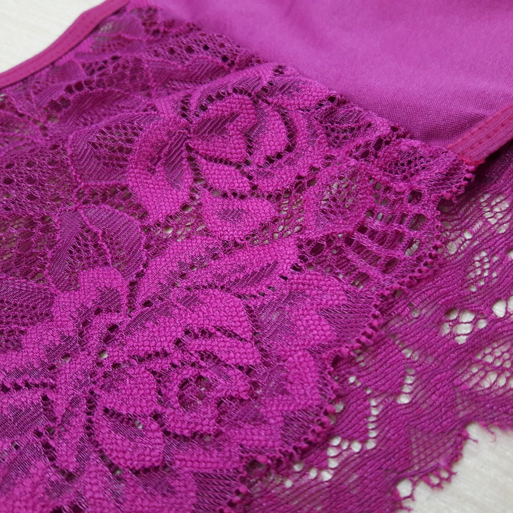 Calcinha em Microfibra com a Parte Posterior em Renda