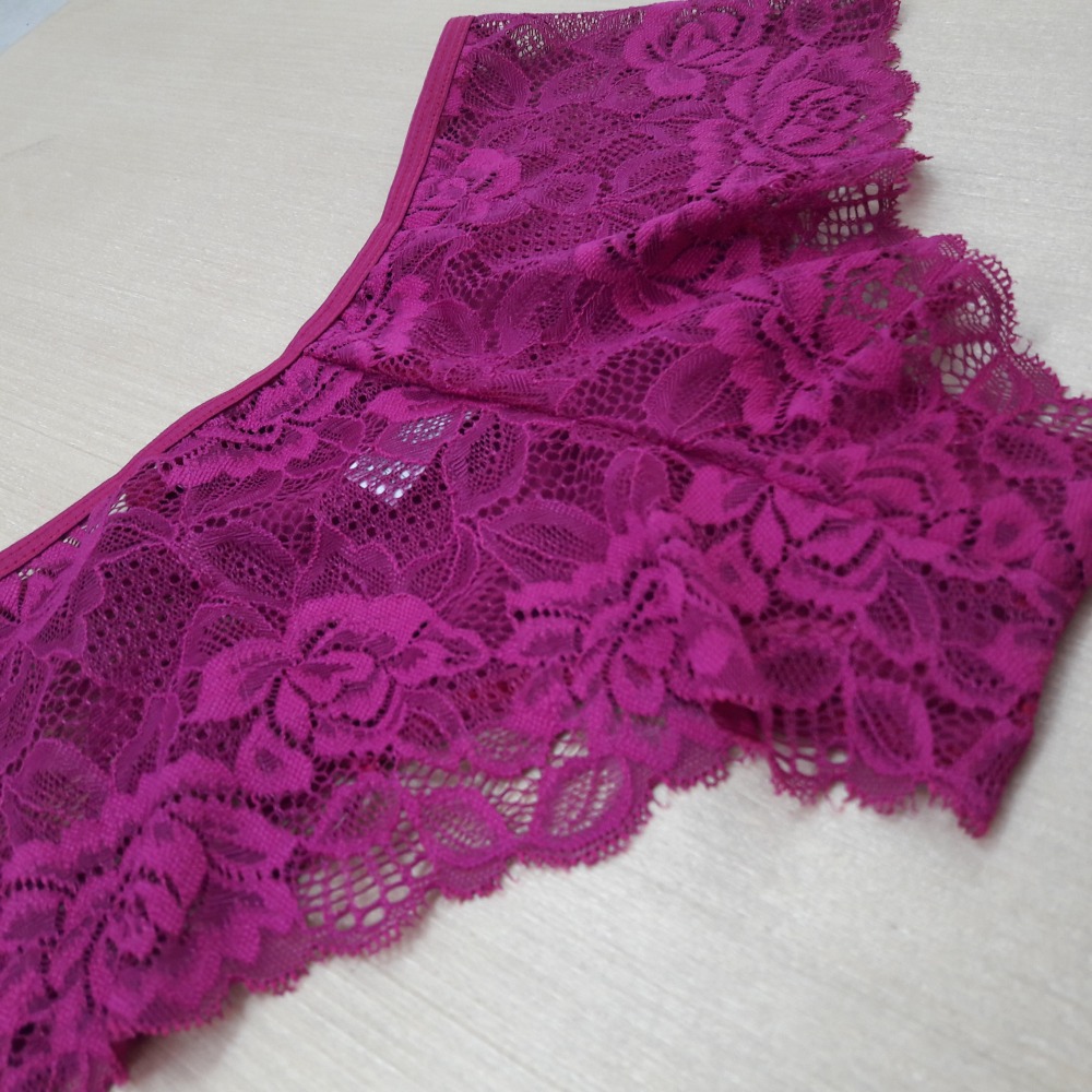 Calcinha em Microfibra com a Parte Posterior em Renda