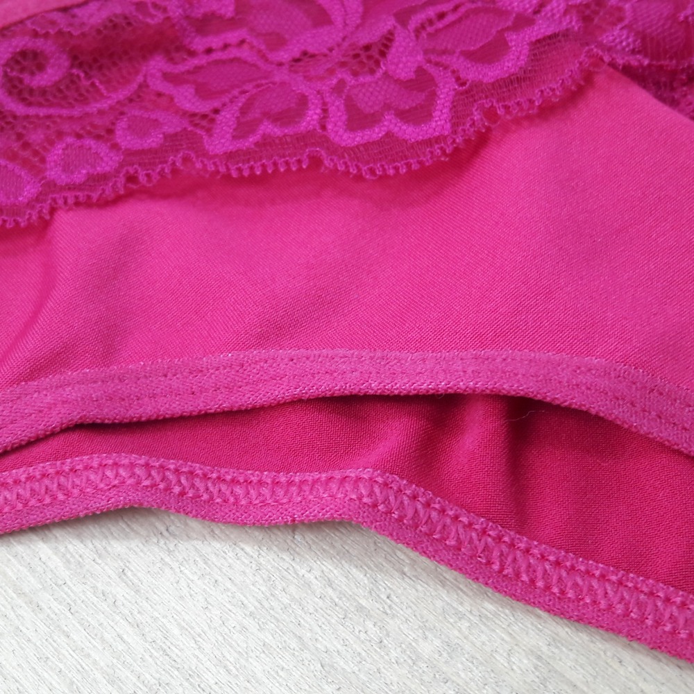 Calcinha em Microfibra com Detalhe em Renda