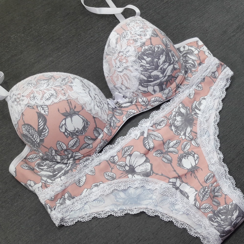 Conjunto com Renda Estampa Floral