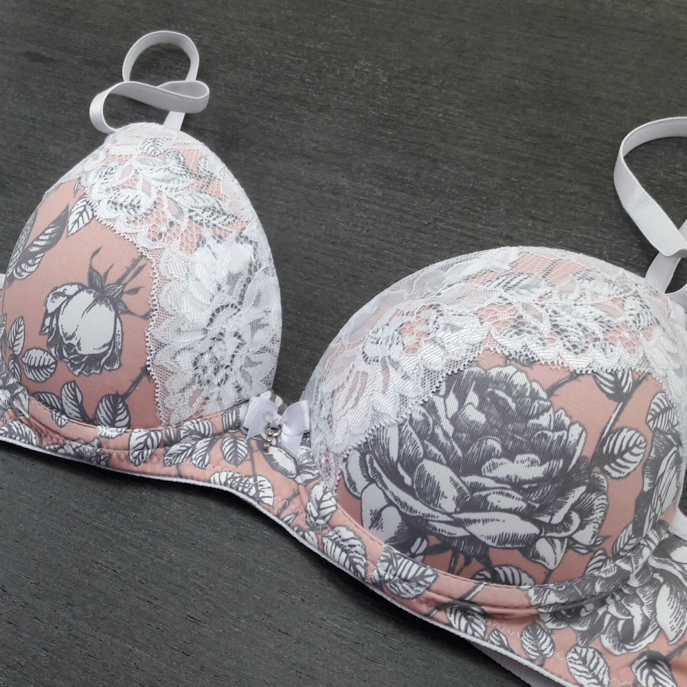 Conjunto com Renda Estampa Floral