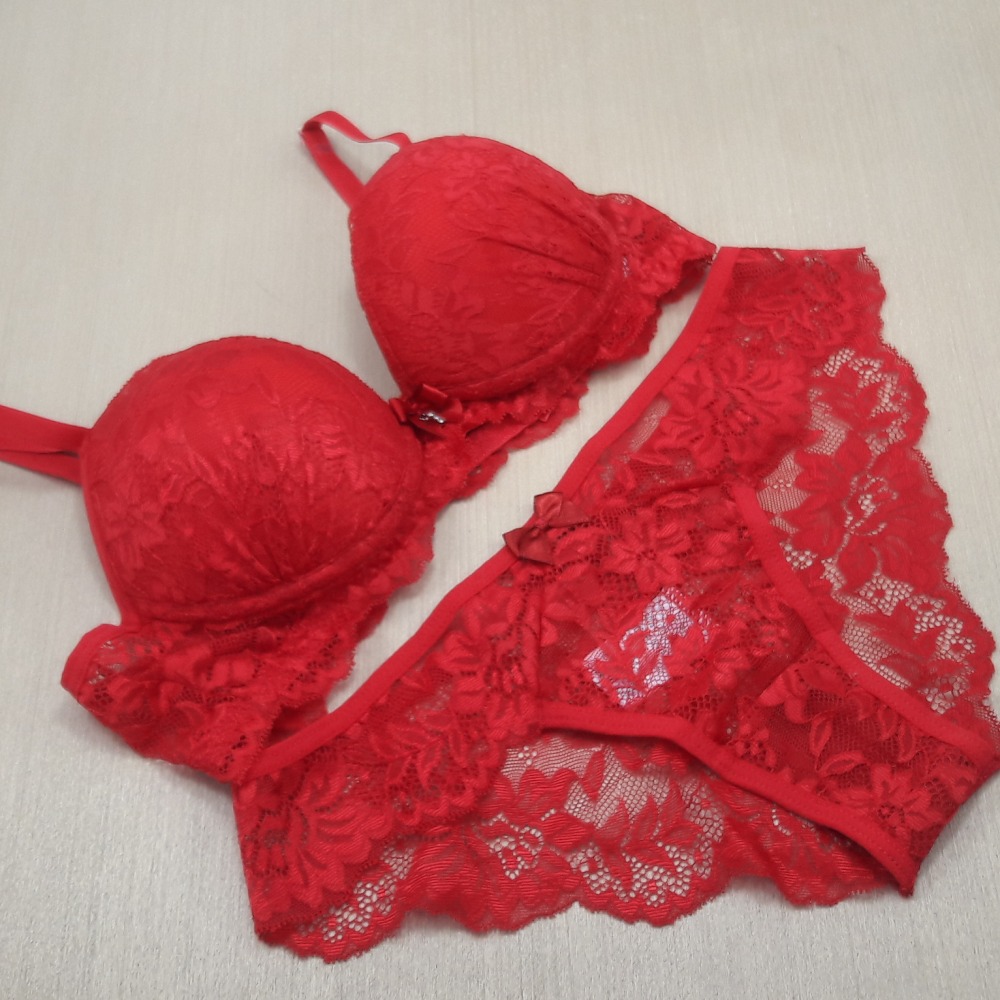 Conjunto Com Bojo Em Microfibra e Renda 