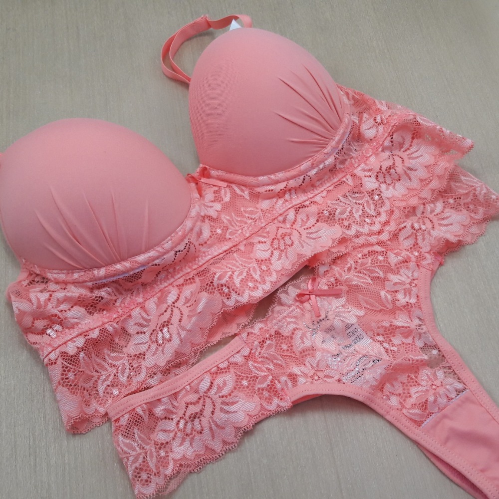 Conjunto Com Bojo em Renda