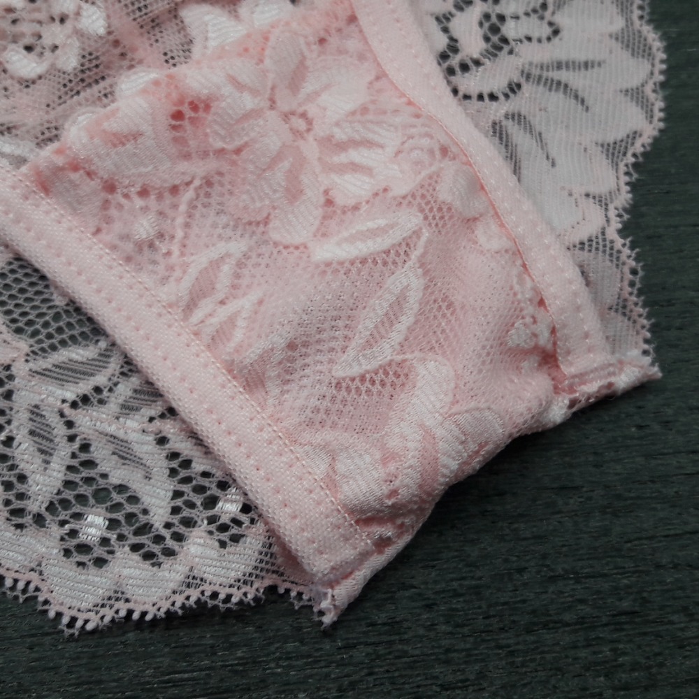 Calcinha em Renda com Elstico