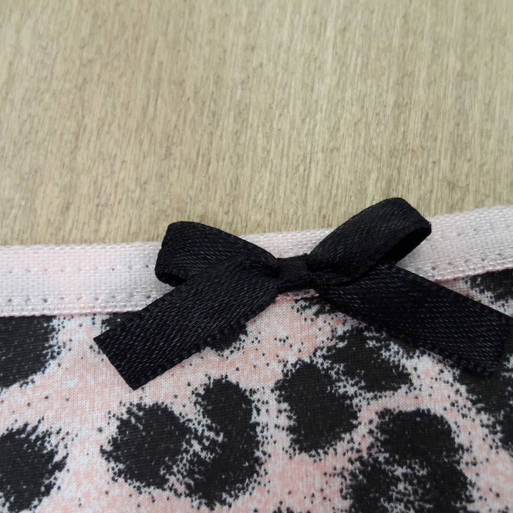 Calcinha em Microfibra e Renda Detalhe Lao