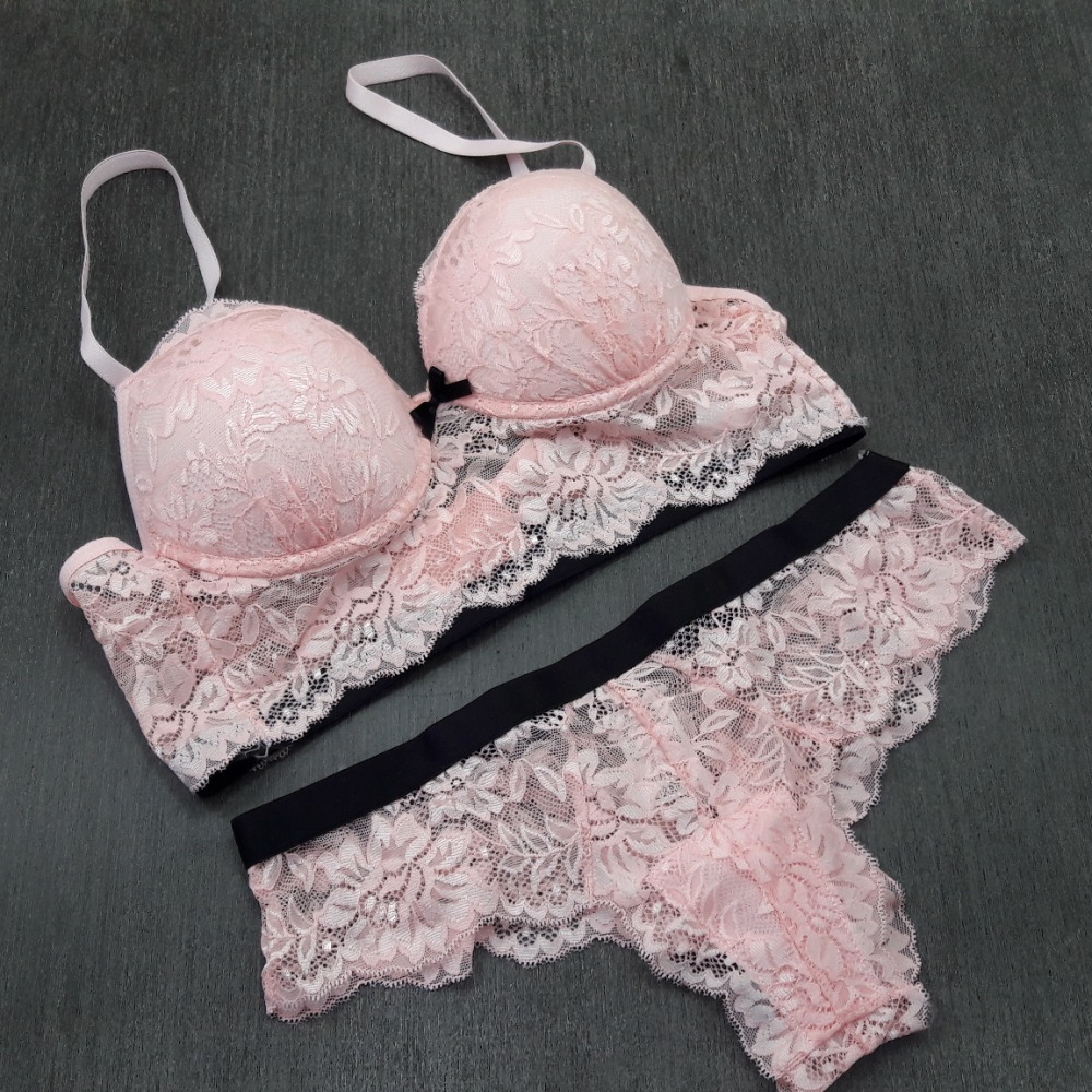 Mini Corpet em Renda Detalhe Elstico